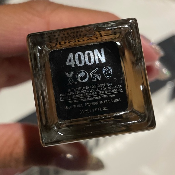 Anastasia Beverly Hills 400N luminous foundation - Picture 4 of 10